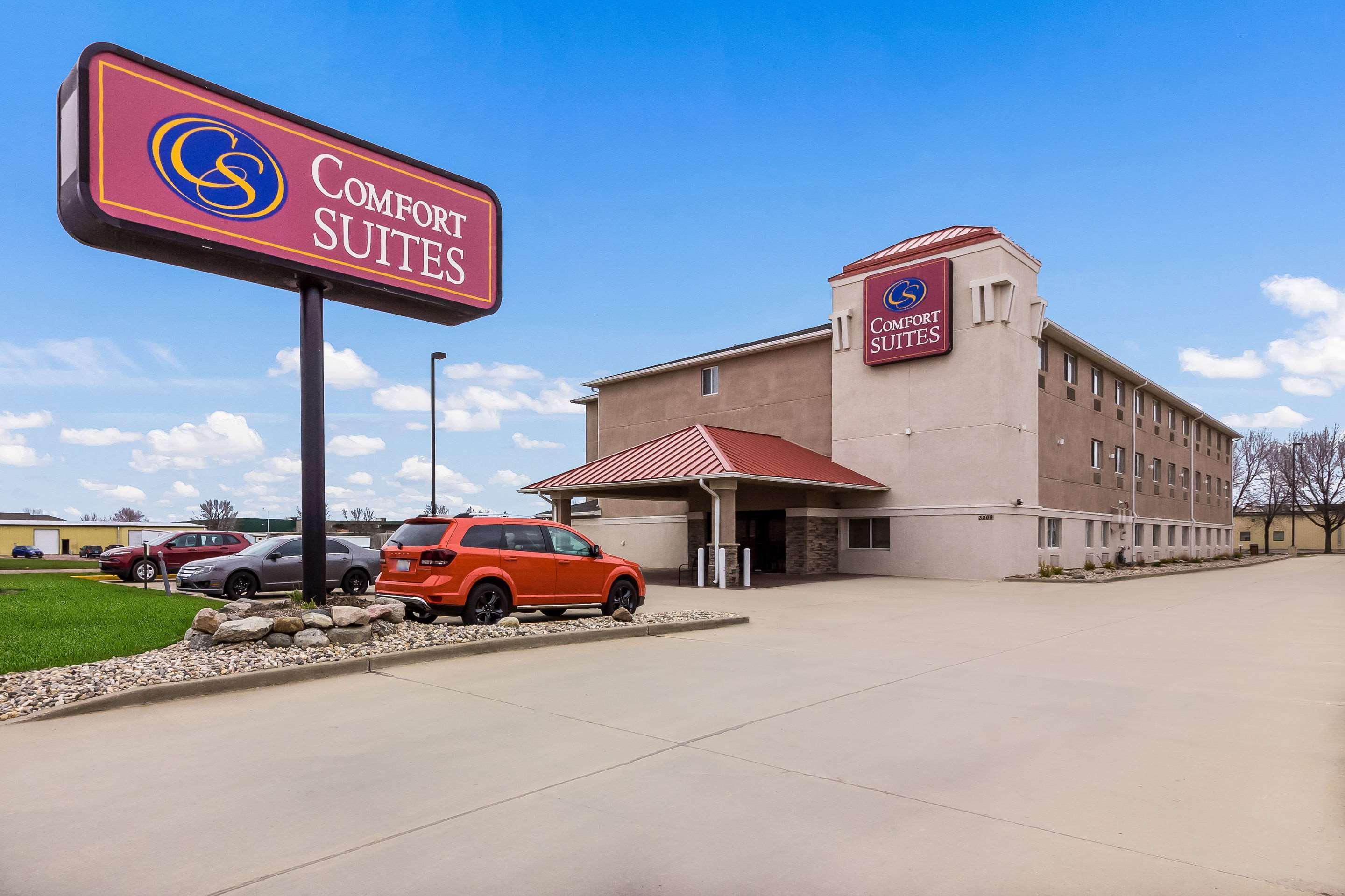 Comfort Suites Sioux Falls Exterior photo