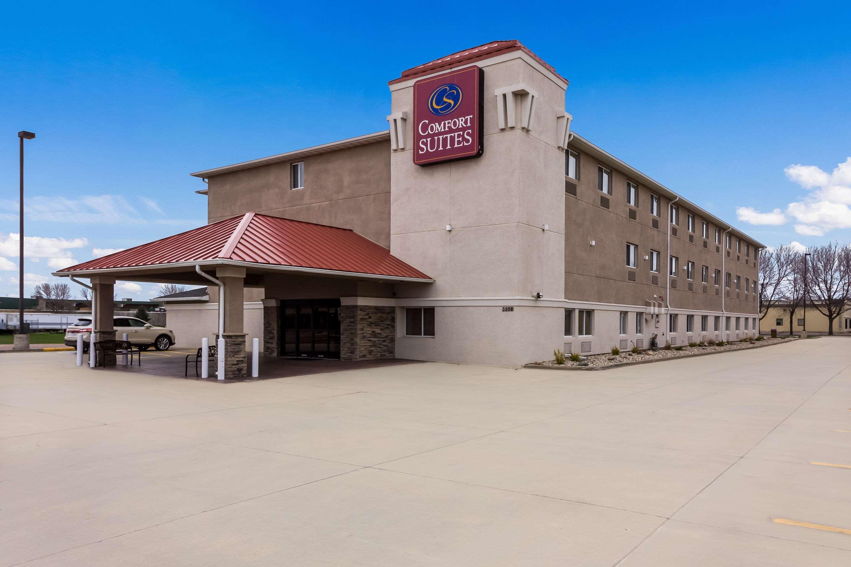 Comfort Suites Sioux Falls Exterior photo